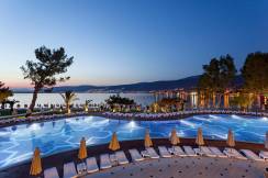 LONG BEACH CLUB NATURE Pools & Beach